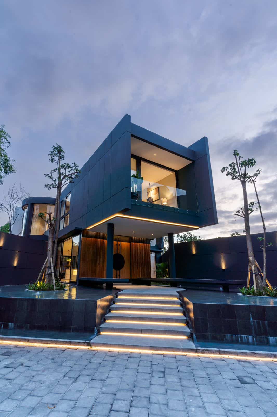 500M FROM THE BEACH 5 BEDROOM VILLA FOR SALE LEASEHOLD IN PERERENAN BE-1401 